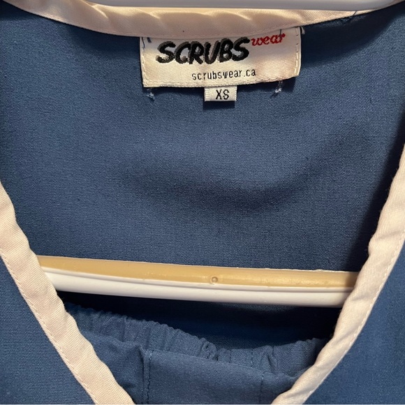 SCRUB SET - Women’s Extra Small - Blue. Double pockets on top and bottom. Comfy! - Picture 2 of 5